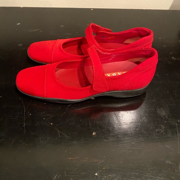 PRADA NWT VINTAGE MARYJANE RED FABRIC Size-7.5 - Picture 5 of 10